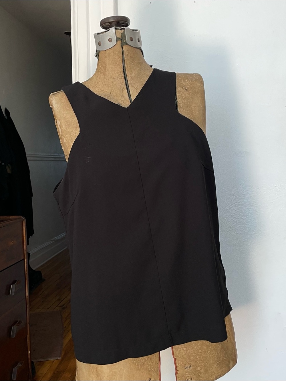 Forever 21 Black Sleeveless V-Neck Top